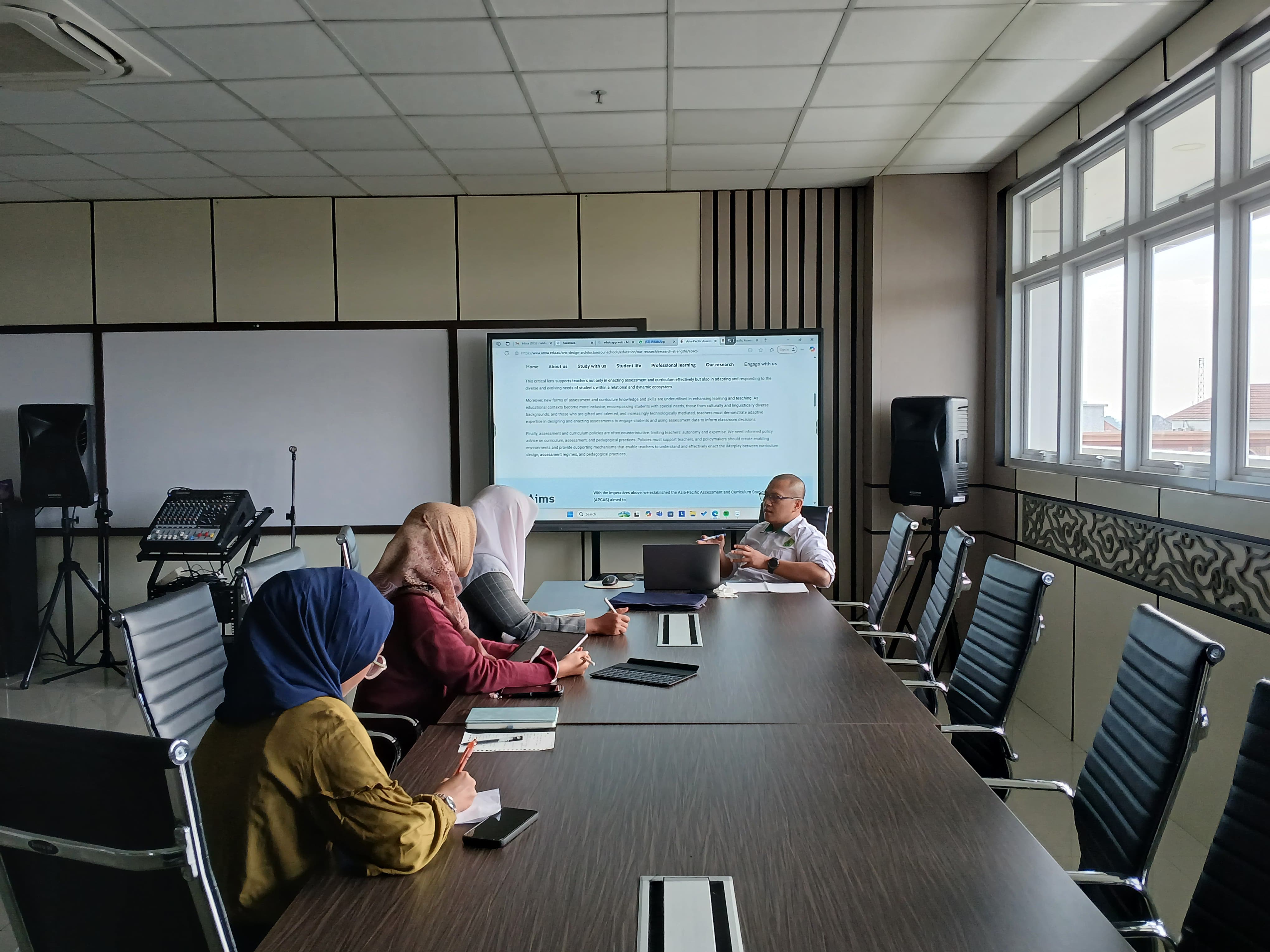A group of people sitting at a table

AI-generated content may be incorrect.